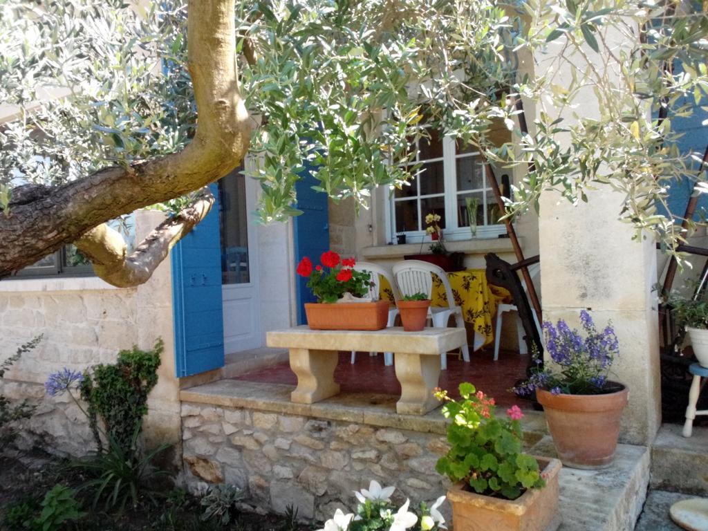 Mas des collines Bed and Breakfast Fontvieille Exterior foto